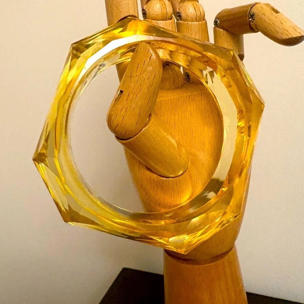 Vintage Faceted Lucite Bangle Bracelet - Picture 6 of 12